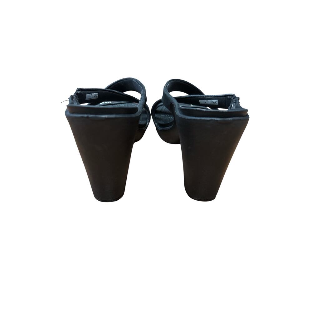 Crocs Cyprus platform black heels size 9, strap design, block heel. - Picture 4 of 7